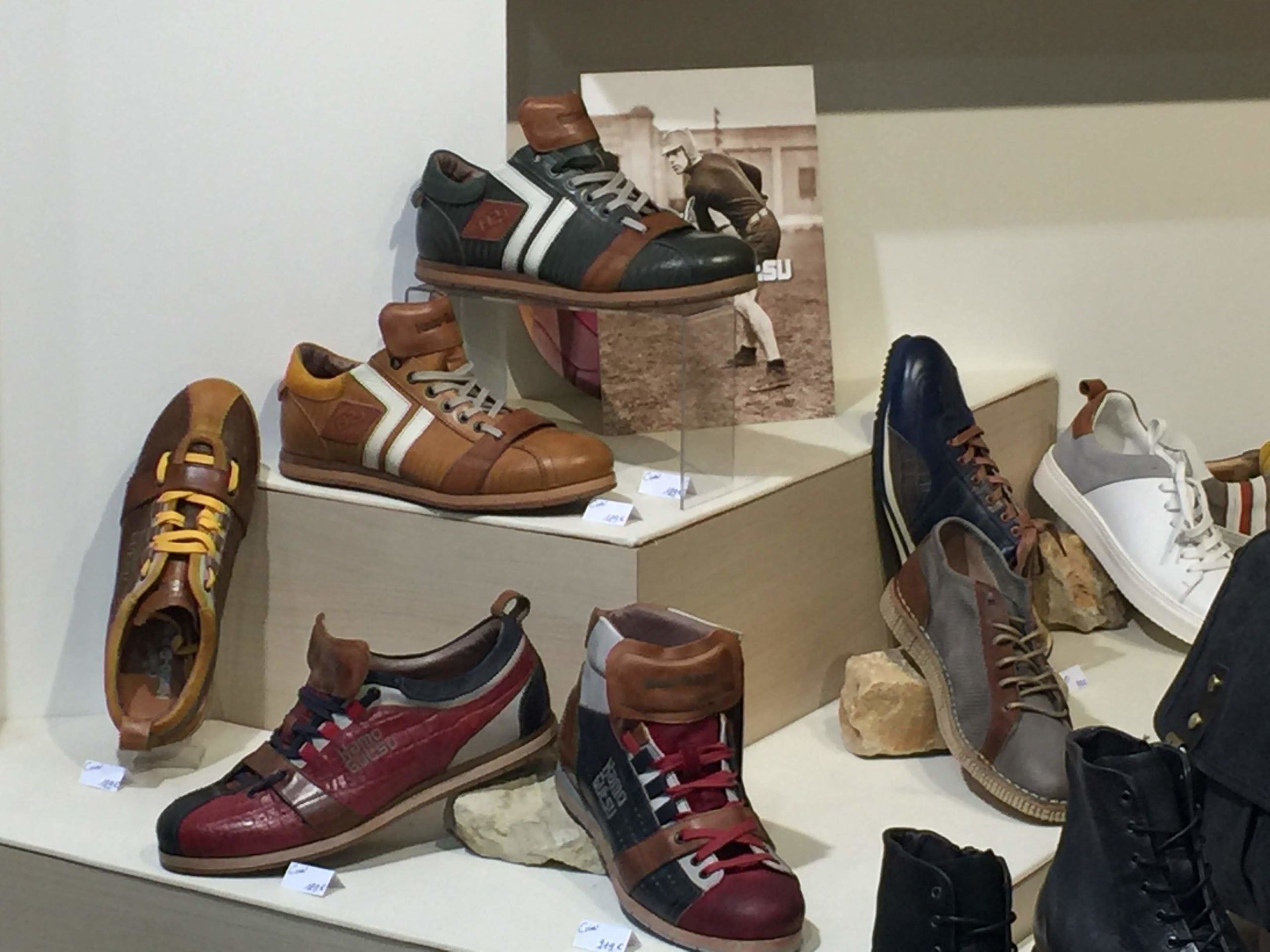 Christian et Aleth vous invitent a decouvrir les vitrines de la collection automne hiver 2019 Francoise Boutique Karston